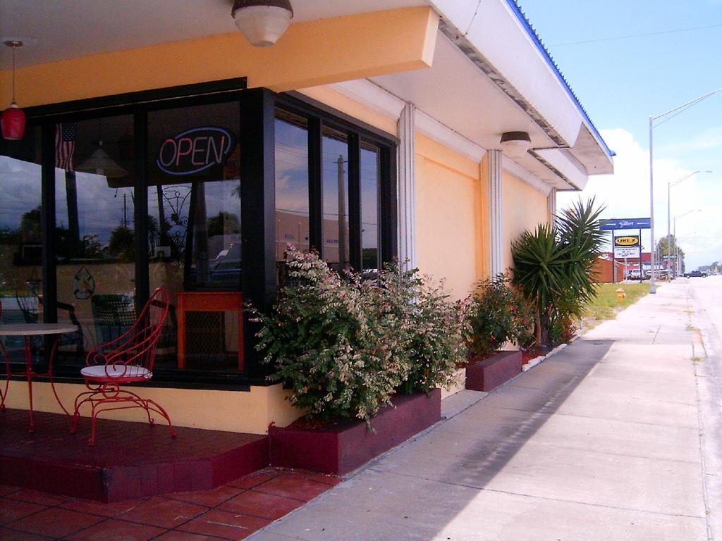 Budget Inn Of Okeechobee Exterior photo