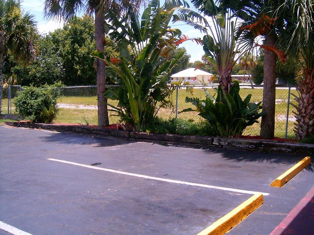 Budget Inn Of Okeechobee Exterior photo