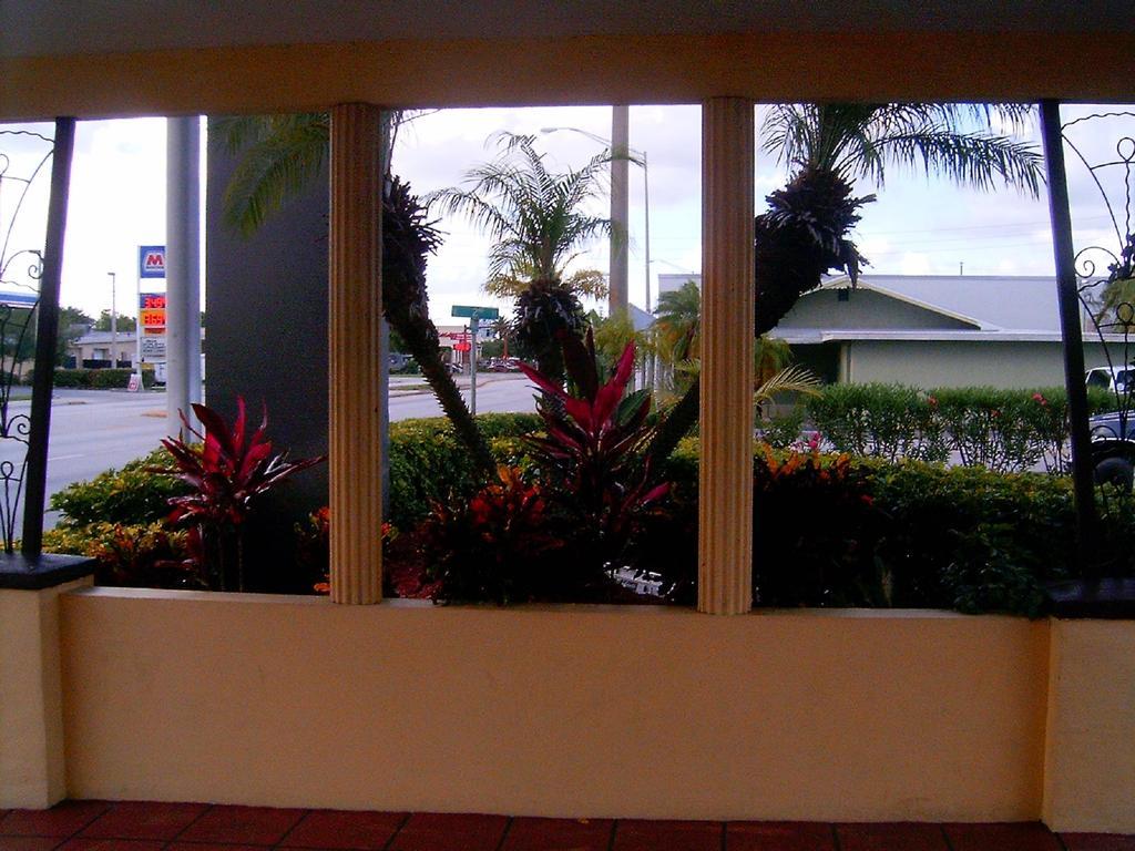 Budget Inn Of Okeechobee Exterior photo