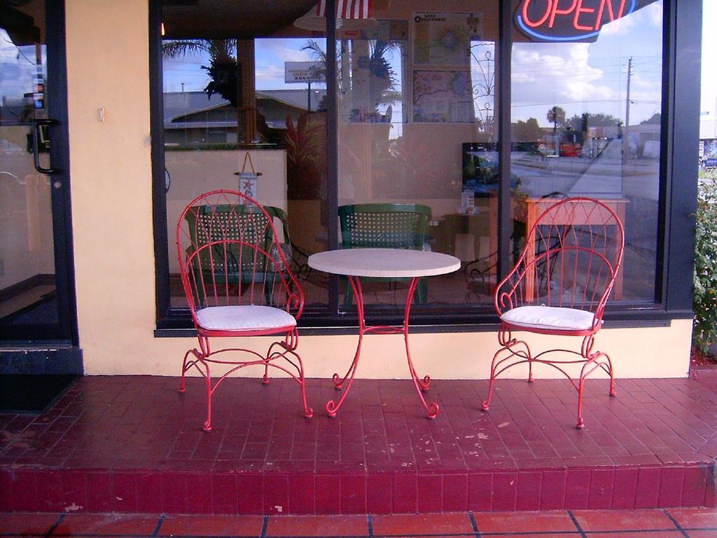 Budget Inn Of Okeechobee Exterior photo