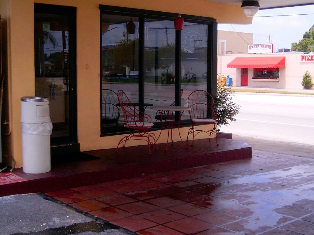 Budget Inn Of Okeechobee Exterior photo